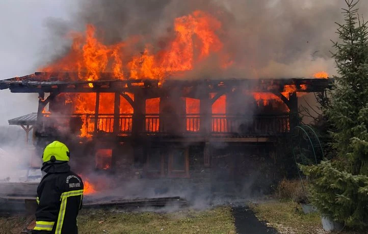 Introuvable après l’incendie de sa maison, il réapparaît un mois plus tard