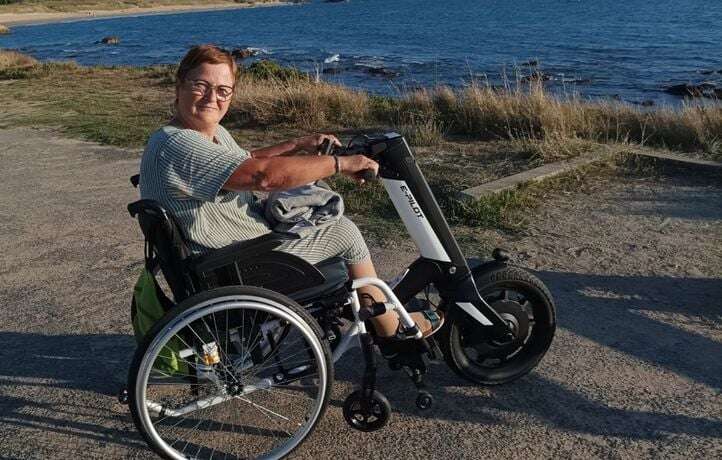 Paraplégique, Jacqueline doit rembourser l’aide de l’État pour son fauteuil