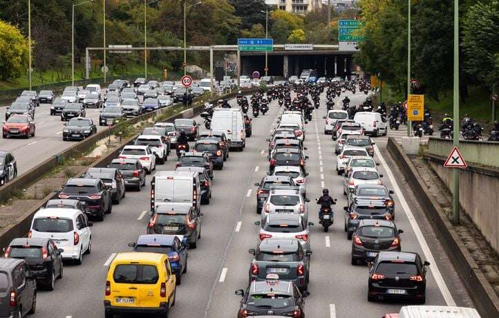 Les motards peuvent légalement rouler en inter-files partout en France