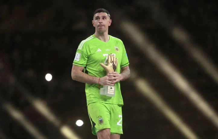 Emiliano Martinez chambre (encore) le public français avant PSG-Aston Villa