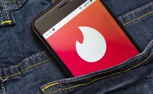 Les rendez-vous Tinder par caméra interposée sont devenus la norme