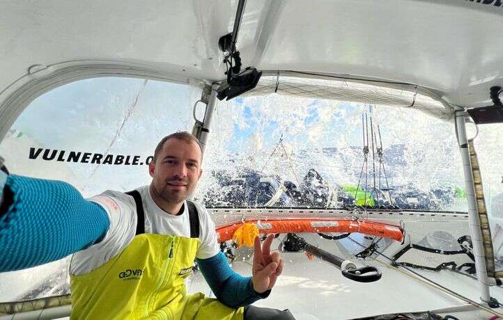 Rude nuit pour Goodchild, Murray Head s’invite… Le journal du Vendée Globe