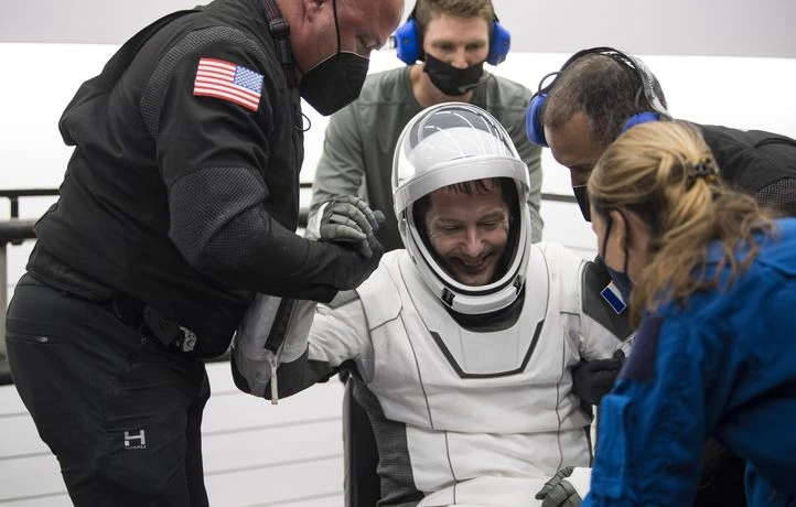 C’est quoi ce pantalon anti-G porté par les astronautes pour rentrer sur Terre ?