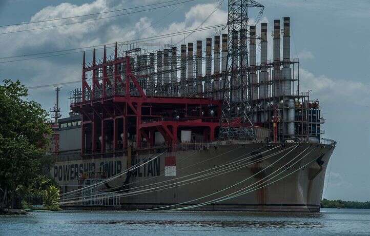 Un bateau centrale électrique filmé à Valence avant les inondations ? Non !