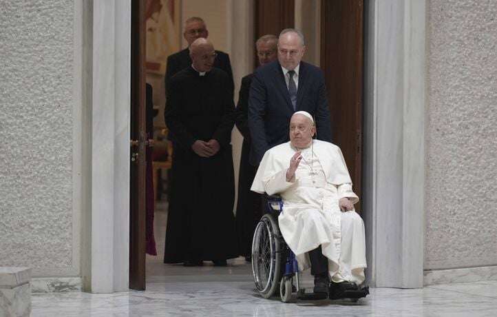 Le pape François n’a plus besoin de masque à oxygène pour respirer