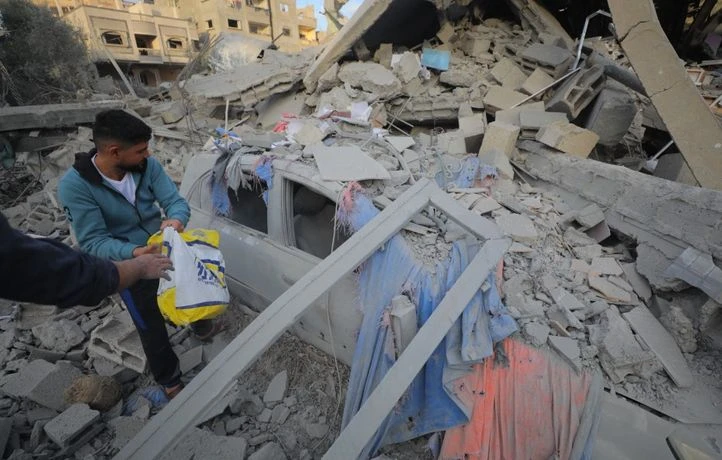 EN DIRECT Guerre Israël-Hamas : Plus de 300 morts dans des frappes à Gaza, la trêve brisée…