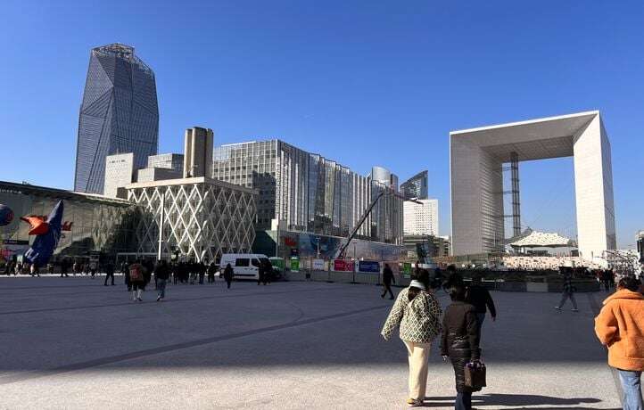 Et si La Défense devenait un campus géant avec sa « rue de la soif » ?