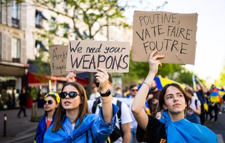 La moitié des 18-30 ans s’engageraient dans l’armée en cas de conflit en France