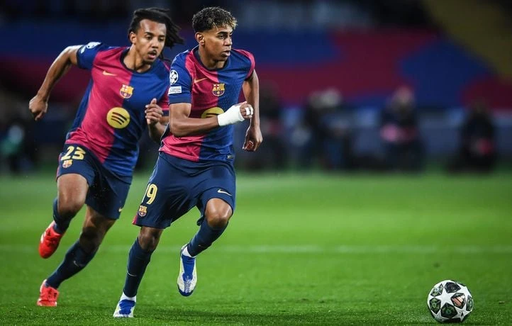 Blessé, Jules Koundé ratera au moins le match du Barça à Milan