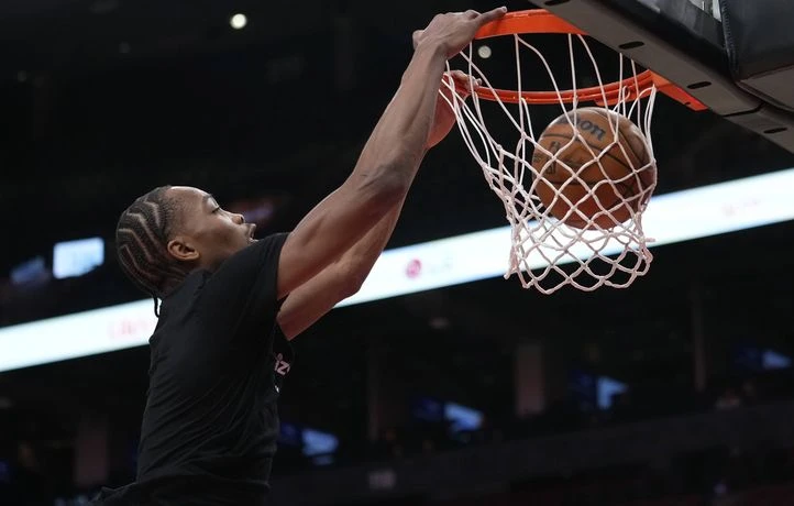 Bilal Coulibaly victime d’une chute flippante après un sacré dunk à Toronto