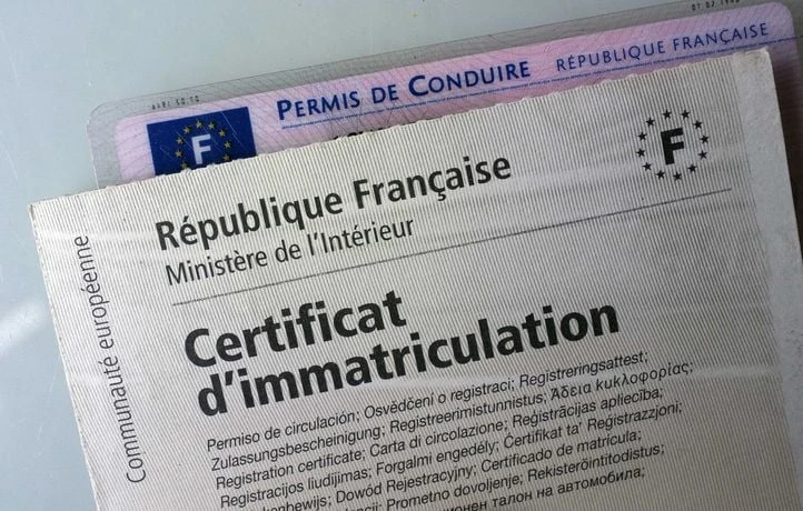 Allez-vous devoir refaire votre carte grise pour éviter une amende ?