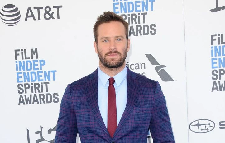 Armie Hammer a « essayé » de sortir avec des hommes