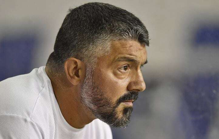 Gennaro Gattuso se rase et met sa barbe aux enchères