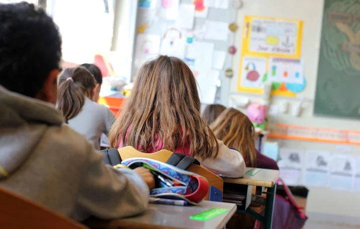 Violenté à l’école, son garçon autiste attend toujours son AESH
