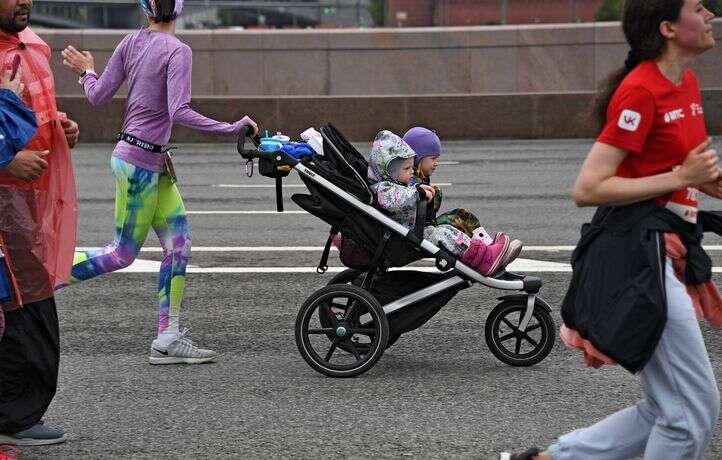 La course Adidas 10K Paris peut aussi se faire en poussette