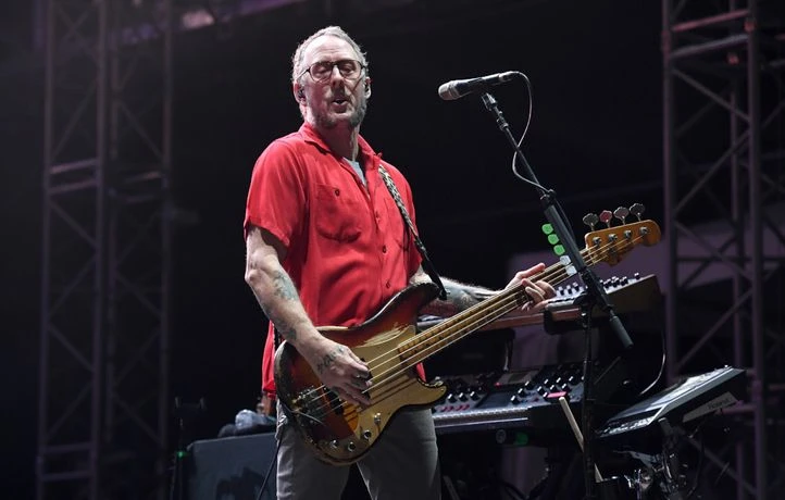 L'épouse du bassiste de Weezer arrêtée pour tentative de meurtre