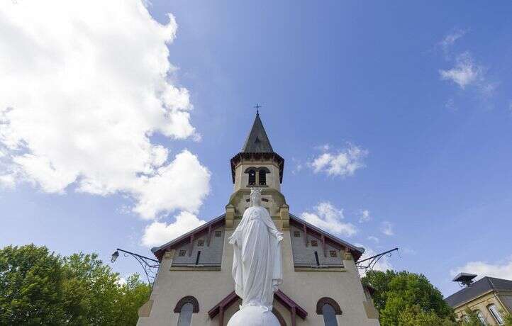 Une église désertée mise en vente, la crainte qu'elle ne « perde son âme »