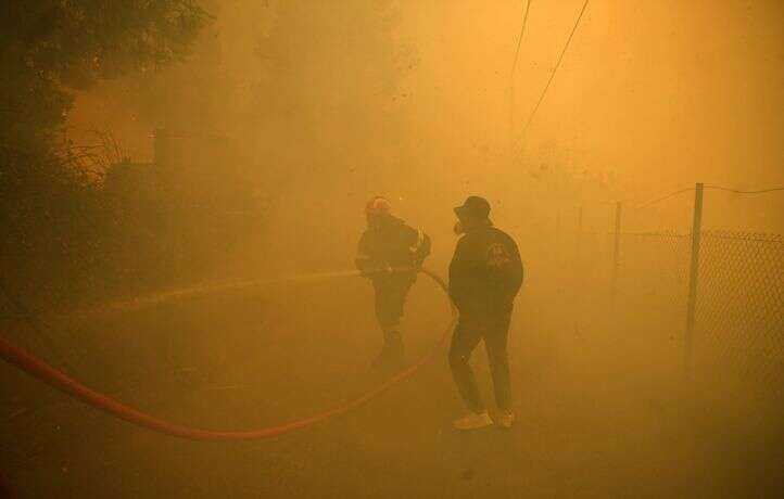 Près de 200 pompiers français envoyés en renfort, l’UE apporte son aide