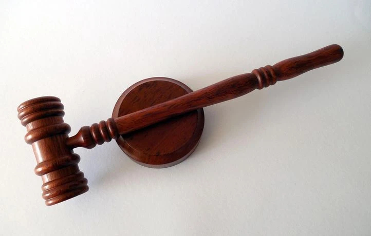 Par peur de bafouiller, il utilise un avatar d’IA pour se défendre au tribunal