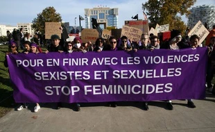 Une marche dénonce l'inaction de l'Etat contre les féminicides à Paris