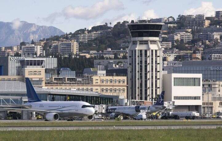 Le gouvernement veut augmenter la taxe sur les billets d’avion