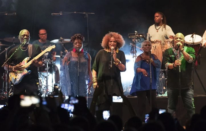 Comment Kassav’ se réinvente-t-il après la mort de l’un de ses fondateurs ?
