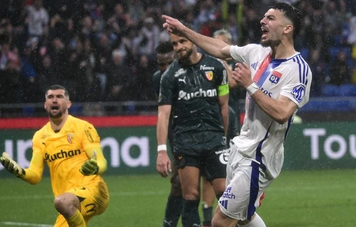 Le craquage fatal de l’OL contre Lens symbolisé par trois folies