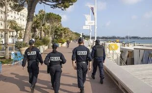Quel est le salaire mensuel des fonctionnaires ?
