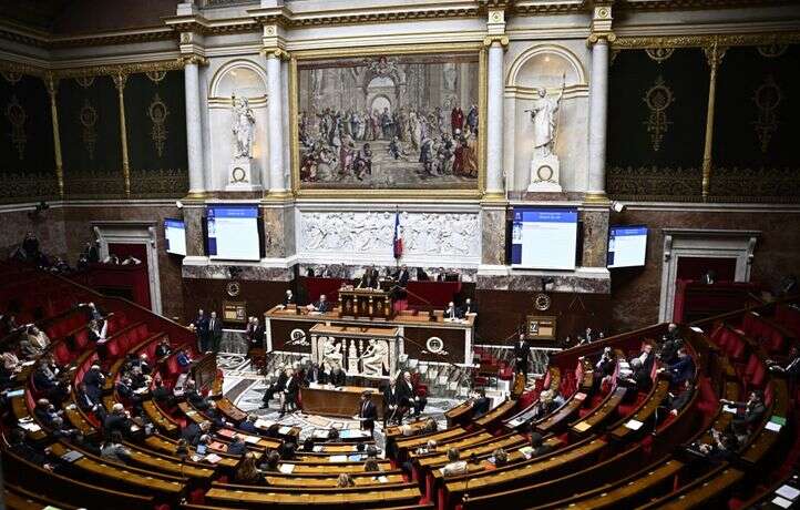 C’est quoi cette histoire de « massage de sexe » qui oppose deux députés ?