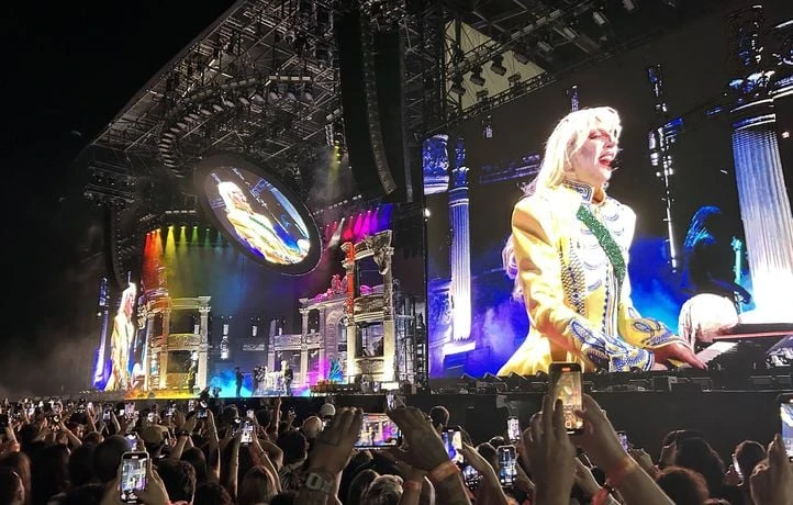 Lady Gaga enflamme Rio de Janeiro avec un méga-concert gratuit à Copacabana