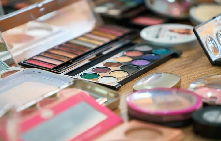 Rappel de coffrets de maquillage enfant contenant une substance interdite