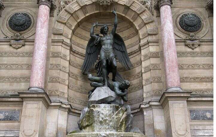 Une bâche publicitaire va couvrir la fontaine Saint-Michel