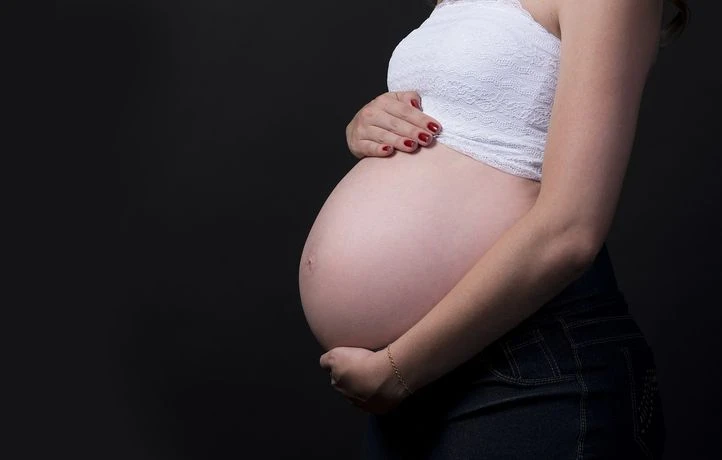 Une femme arrêtée pour « abandon d’un cadavre » après une fausse couche