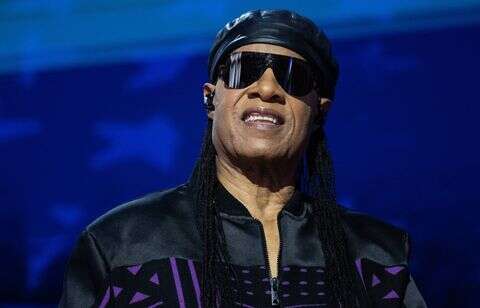 Stevie Wonder revient avec une chanson qui interroge