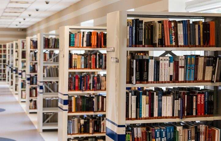 Il rend un livre à une bibliothèque anglaise avec cinquante ans de retard