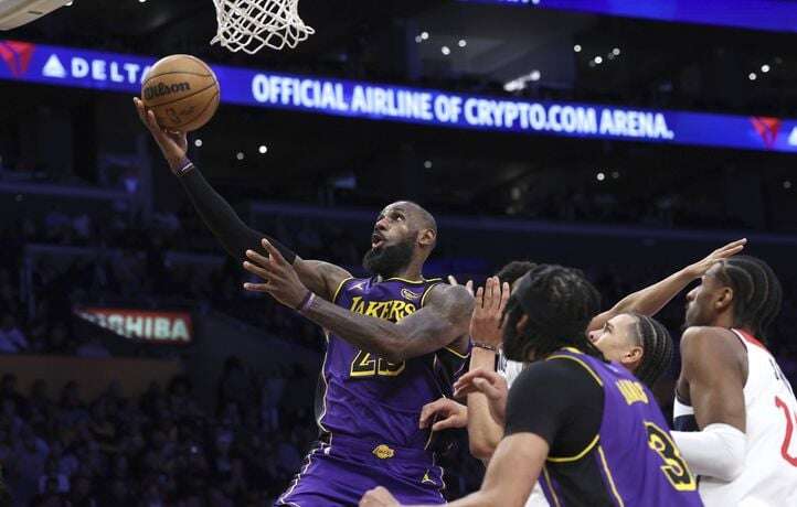 A 40 ans, LeBron James continue de dominer la NBA avec un triple-double