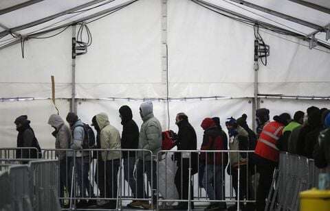 À Caen, une chaîne humaine formée pour dénoncer l’accueil des migrants