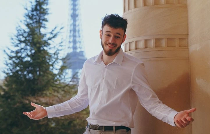 Qui est Hugo Hilaire, un Drômois de 21 ans qui danse avec Derulo et DJ Snake
