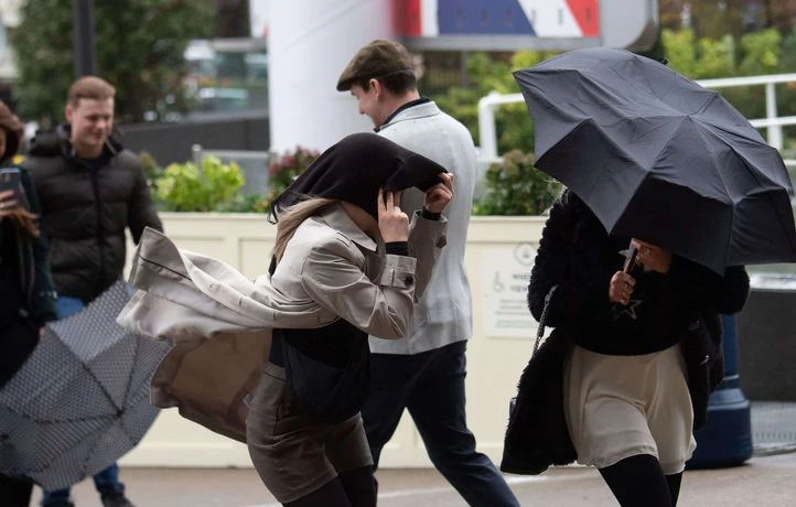 Six départements du centre-est en vigilance orange pour vents violents lundi