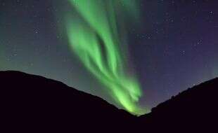 Les images fascinantes des aurores boréales qui ont illuminé le ciel