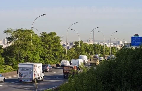 Un bus prend feu, l’autoroute A6b fermée au sud de Paris