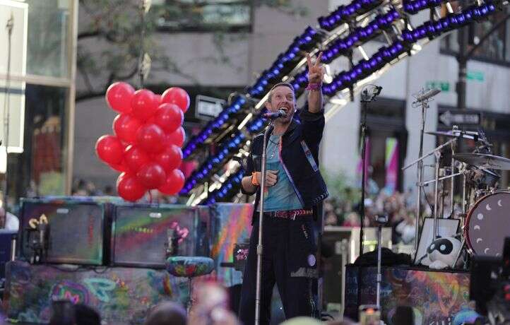 Chris Martin interrompt un concert pour aider un enfant écrasé par la foule