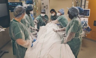 Moins de 12.000 patients hospitalisés pour Covid-19