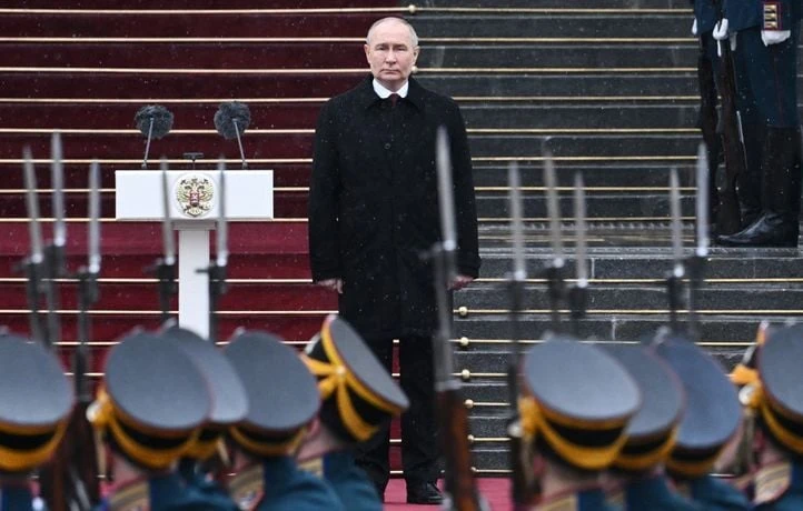 Complot contre Zelensky et confiance de Poutine au 804e jour de guerre