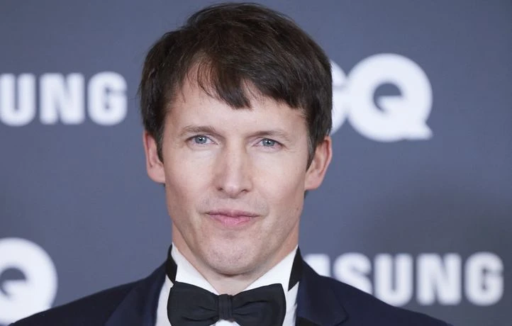 James Blunt rend Hollywood responsable de la mort de Carrie Fisher