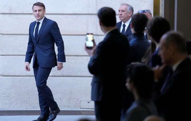 Macron au plus bas dans les sondages, Bayrou démarre très mal