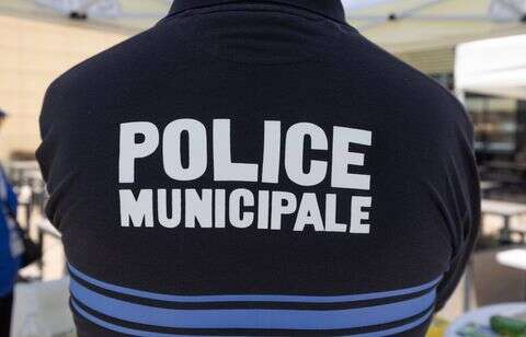 Un policier municipal à moto dans le coma après une course-poursuite