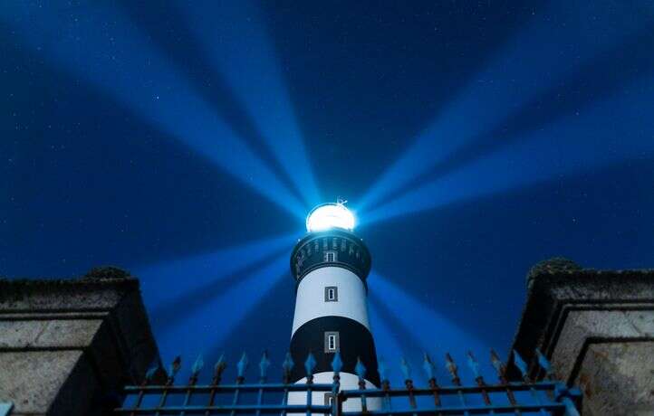 En carafe, le phare de l’île d’Ouessant fonctionne de nouveau