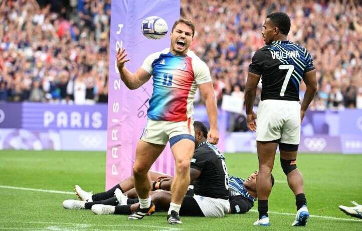 Après l’or olympique en rugby à VII, Antoine Dupont s’offre un stage en NFL