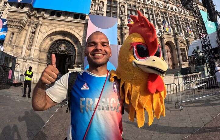 Qui est MasCoq, la mascotte collée aux basques de la flamme olympique ?